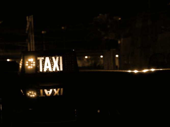 lighted-taxi-sign-at-night-1605001
